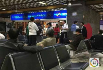 航空公司罢工 滞留中国客和警察打架