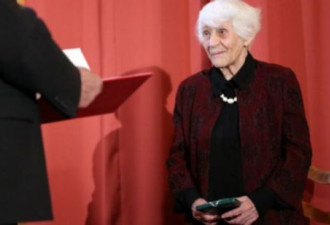 德国102岁老太太获汉堡大学博士学位