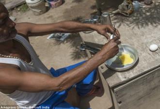 印度高温持续不退：民众在烈日下煎蛋