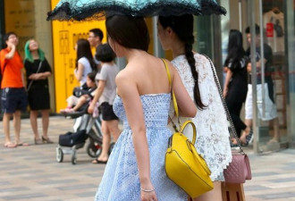 街拍：最大尺度裸背 北京美女们惊艳