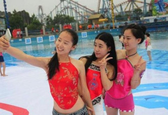 杭州数千女生穿肚兜拍毕业照 姿势撩人