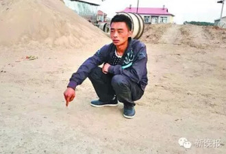 5岁女童被校车碾压2次 父亲就在路旁