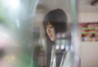 “白衬衣学妹”走红 清纯秒杀奶茶妹妹