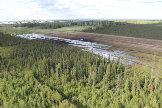 An oil pipeline operated by the Nexen unit of China’s Cnooc Ltd. earlier this month leaked 31,500 barrels of a mixture of crude oil, waste water and sand near Nexen’s oil-sands facility in northern Alberta.