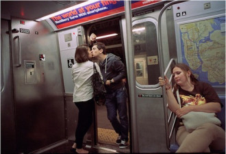 地铁接吻集锦：这哥们才是&quot;人生赢家&quot;！