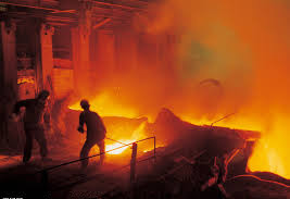 工人不慎掉进1700℃炼钢炉瞬间被熔化