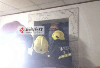 杭州一女子乘小区直梯被夹死 现场惨烈