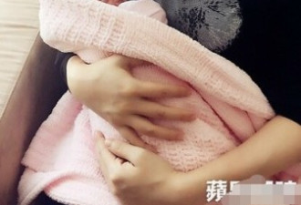 41岁贾静雯剖腹产下二胎女儿 大眼像妈