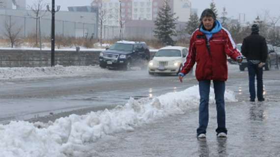With Super El Nino and the Pacific Blob duking it out, an Environment Canada climatologist said winter could average five degrees warmer than usual this year, raising the risk of ice storm like the one that hit Quebec and Eastern Ontario in 1998. File photo.