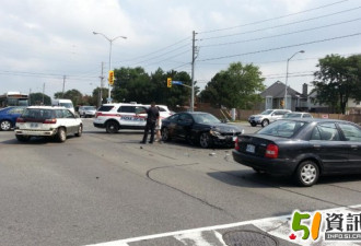 直击：华裔宝马女Warden路口车祸酿塞车
