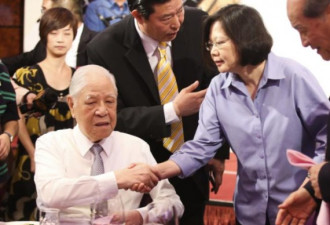 称日本是祖国 李登辉态度强硬拒道歉
