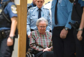 76岁高龄轮椅上的省督 一夕变为阶下囚