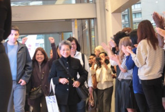 实拍Nordstrom温哥华店开幕 人气超高