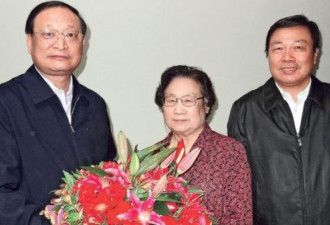 畸形体制 屠呦呦狠扇了官僚一记耳光