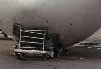 新加坡客机前起落架坍塌 机头着地跪了