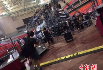 蔡依林演唱会舞台灯架坍塌 1死10多伤