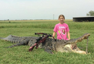 10岁女孩杀700斤鳄鱼 获年度女猎手奖