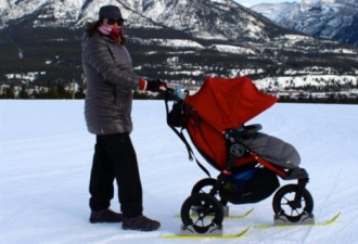 加国夫妇设计出能“滑雪”的婴儿推车