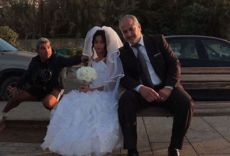 12岁女孩与老男拍婚纱照 原因令人心碎