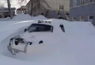 图：俄罗斯一夜大雪 一下就是十几米