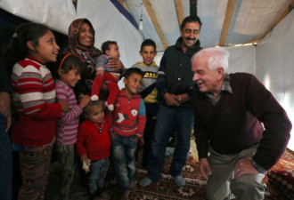 移民部长麦家廉访黎巴嫩 探叙国难民营