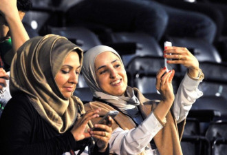 中东大亨门户打破 沙特政界首现女性