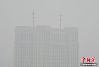 南昌遭雾霾锁城 城市高楼如空中楼阁