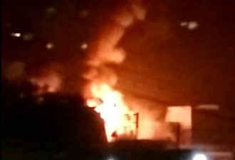 湖南娄底一化工厂爆炸起火 震感强烈