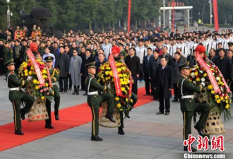 湖南韶山纪念毛诞辰122周年 万人唱红歌