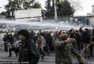 土耳其人抗议政府对库尔德人军事行动