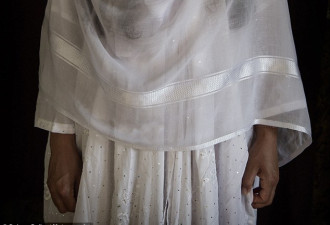 逃离IS的妇女们讲述 遭受强奸和折磨