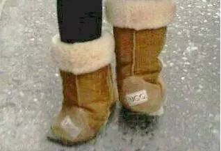 多伦多的大雪天，穿UGG雪地靴很危险！