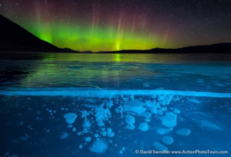 好美！亚伯拉罕湖 极光照出蓝色气泡
