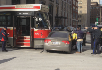 TTC街车撞到小车 所幸孕妇司机未受重伤