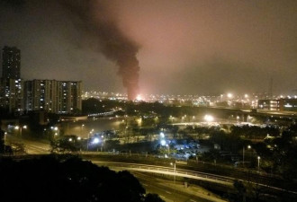 香港一夜间停车场10次爆炸 31车被烧