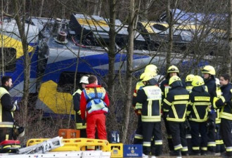 德国客运列车相撞 至少8人死150人伤