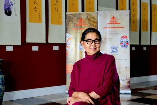 倪萍加拿大办书画展 十几幅画作被抢��