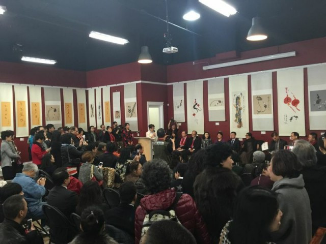 据了解，��次倪萍画展共展出的上百幅作品，均系她近年来精心创作的，别具特色。陈倩透露，��次倪萍书画展首次走出国门，不仅给当地收藏家、拍卖行、博物馆艺术馆以及收藏品经营者��收藏行业业内人士提供了交流、��习、交易的平台，而且增加了温哥华喜好书画的华人华侨们与艺术家的互动，丰富华人华侨们的精神文化生活，本次书画展的成功举办对温哥华��国传统艺术文化的大发展起到了积极的促进作用。