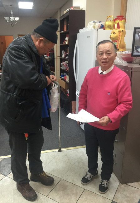 柯先生(左)决定从美国梦��清醒,返回福州家乡,与家人团聚。(记者高梦梓/摄影)