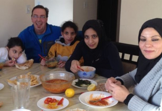 加拿大夫妇与叙难民家庭结下深厚友谊