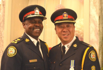 多市警队55分局华裔局长 荣升总警司