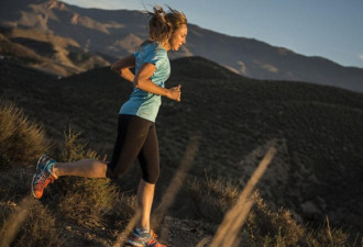 45岁女子暴走七大洲 跑了40个马拉松
