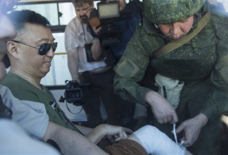加中记者在叙利亚参观时遭炮击受伤