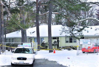 中途宿舍外对峙 3警开枪30岁男子中弹死亡
