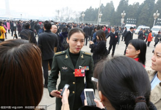 两会：宋祖英飒爽英姿 陈思思周涛现身