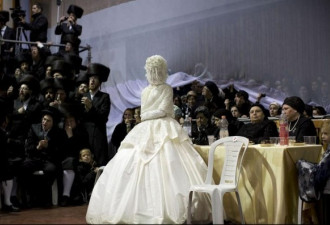 犹太传统婚礼新娘全程蒙面 几乎窒息