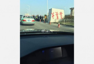 怪！江泽民题字的大石碑突然离奇断裂