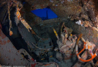 太平洋海底发现二战军机遗骸仍在里面
