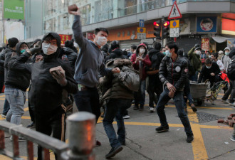 “雨伞革命”发酵 香港学生喊独立口号
