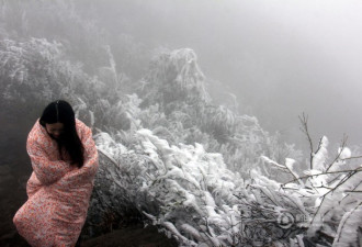 广东连山云海雪景奇观 披着棉被赏雪